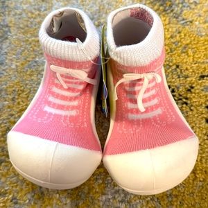 NWT NEW Attipas Barefoot NWT Toddler
Shoes size XL KIDS 6.5 age 2-2.5